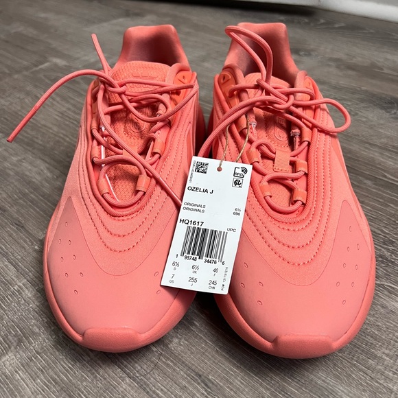 NWT RARE COLOR ADIDAS OZELIA - Picture 4 of 8